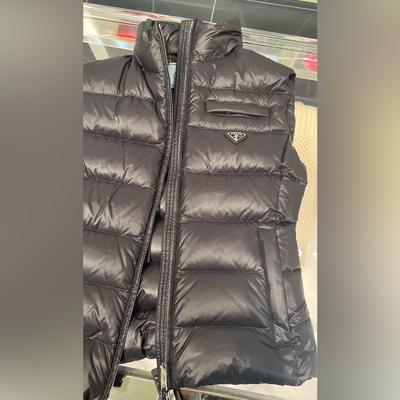Prada black vest in size 40 - Picture 3 of 4
